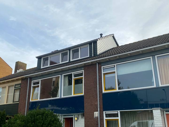 Dakopbouw over de volle breedte van een rijwoning